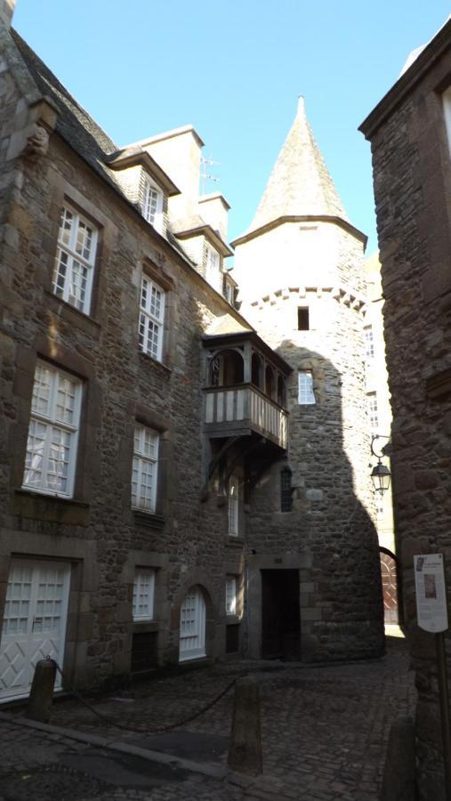 Appartement T2 ,parking privé,terrasse, 10 mns à pieds de la cité corsaire et ses plages Saint-Malo Exterior foto