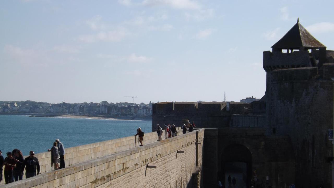 Appartement T2 ,parking privé,terrasse, 10 mns à pieds de la cité corsaire et ses plages Saint-Malo Exterior foto