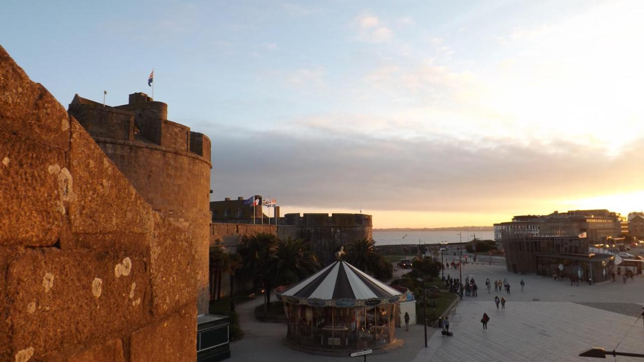 Appartement T2 ,parking privé,terrasse, 10 mns à pieds de la cité corsaire et ses plages Saint-Malo Exterior foto