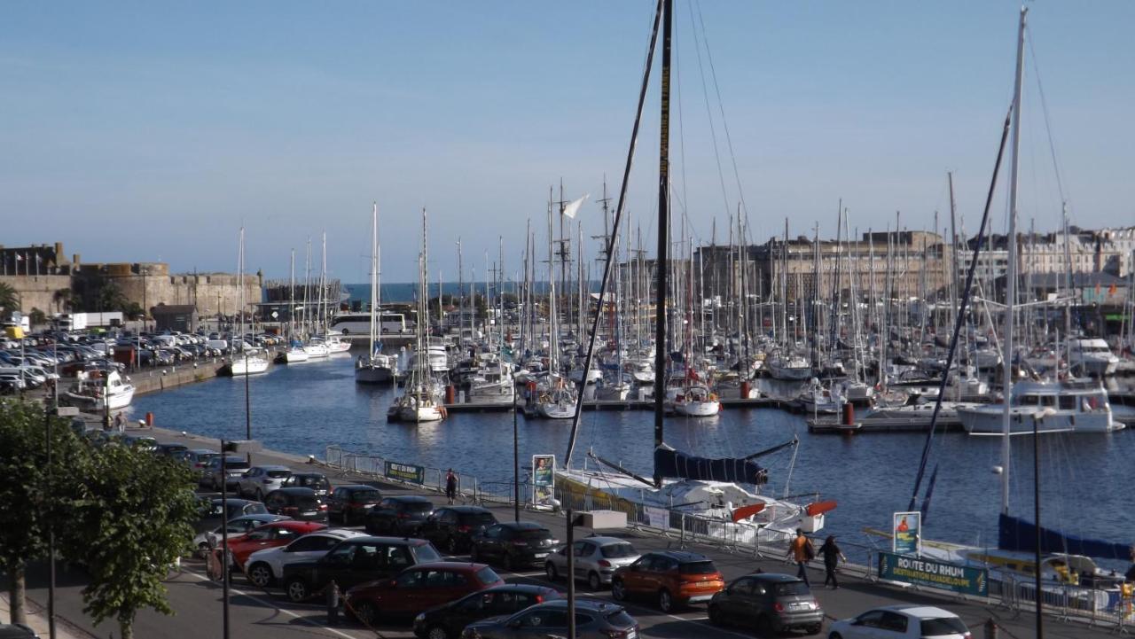 Appartement T2 ,parking privé,terrasse, 10 mns à pieds de la cité corsaire et ses plages Saint-Malo Exterior foto